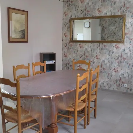 Chez Irene בית נופש *